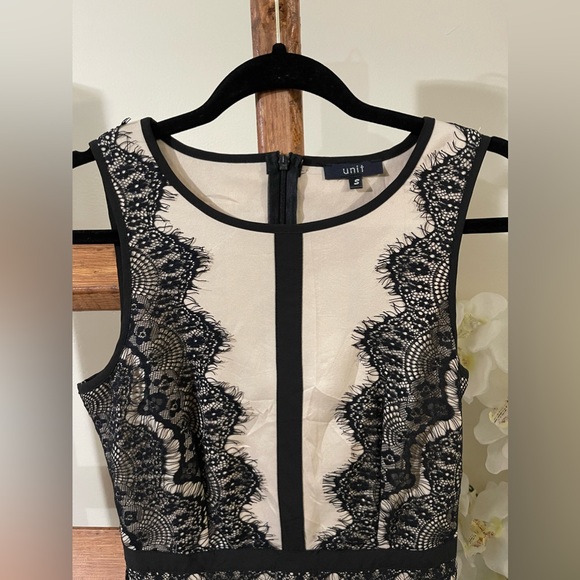 UNIT Bodycon Lace Dress - Picture 3 of 9